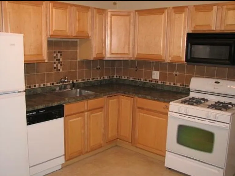 58 Ardmore St #1 — Photo 10