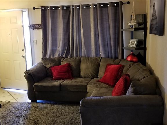 4th image of 753 N Gladiola Dr