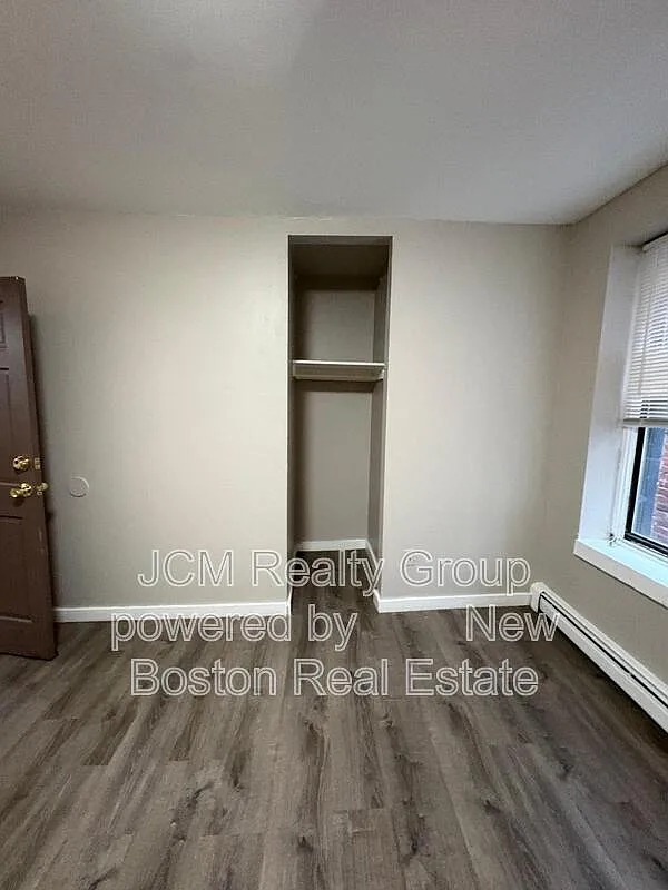 Studio, 1.0 bath, 200 sqft, $920 — Photo 4