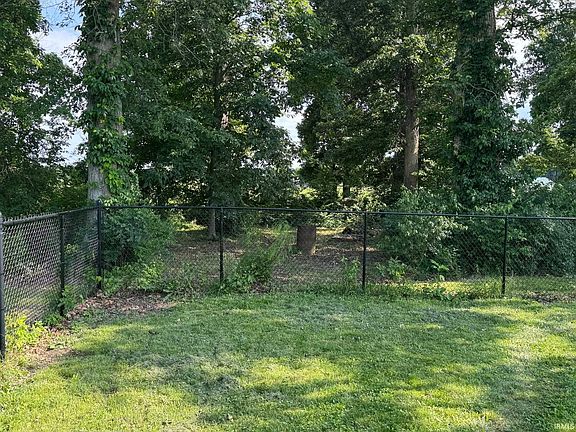 5th image of 201 Cypress Ct