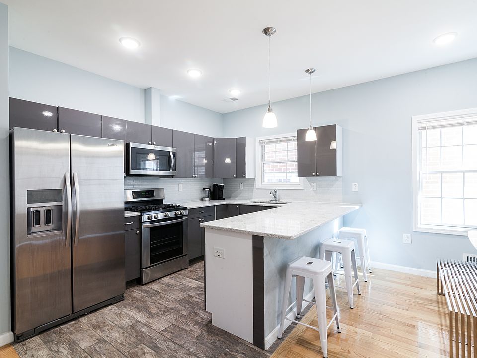 1st image of 136 Grace St #2