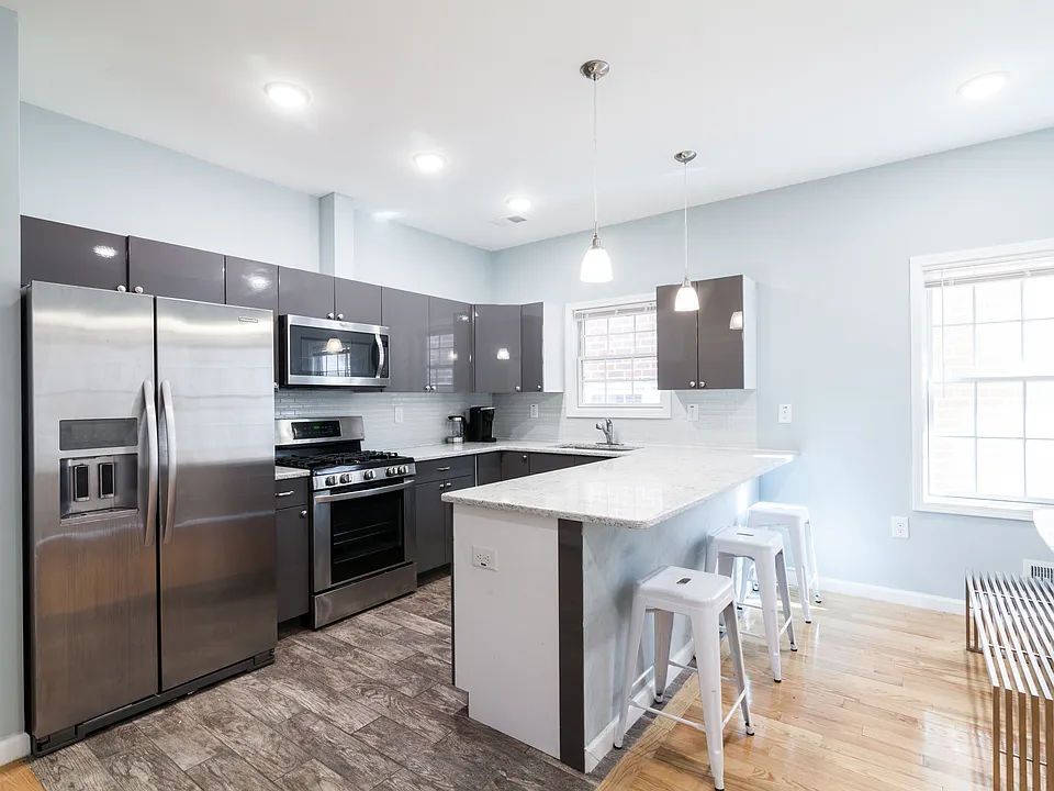 136 Grace St #2