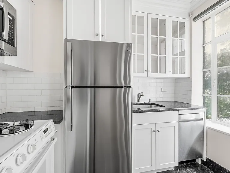 333 W 56th St #3C — Photo 3