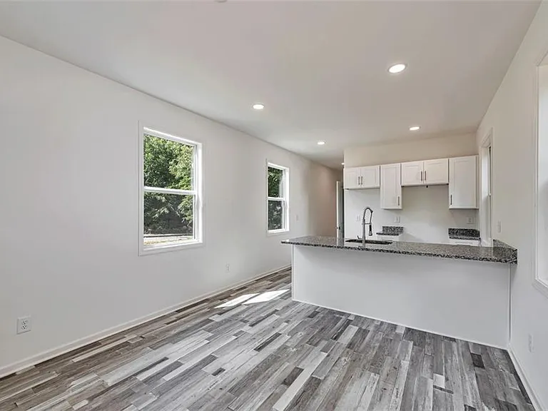 837 Smith St SW #A — Photo 2