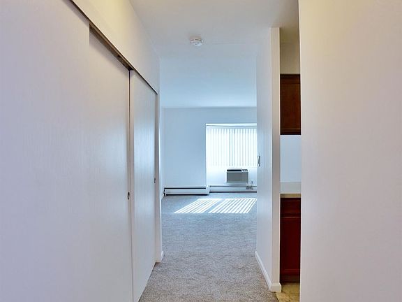 3rd image of 2 Elmwood Park Dr APT 521