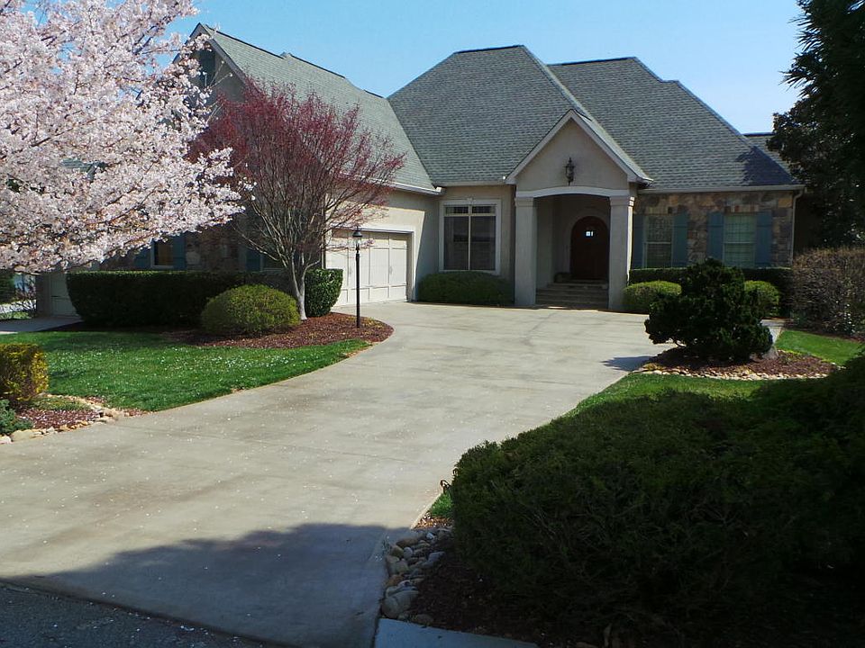 1st image of 210 Goldfinch Ln