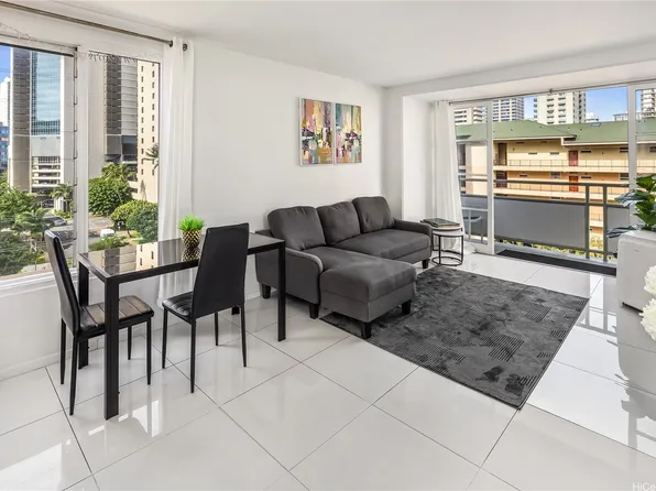 445 Kaiolu St #704, Honolulu, HI 96825