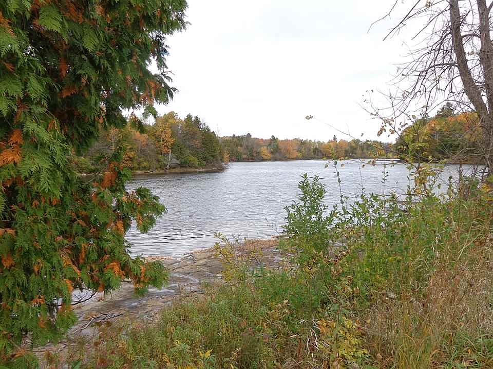 2nd image of 472 River Rd