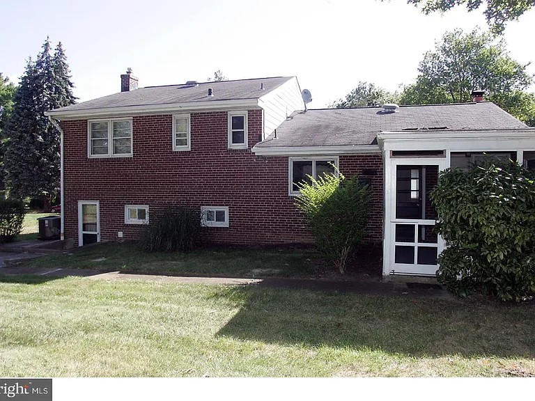 17 Wayne Dr — Photo 22