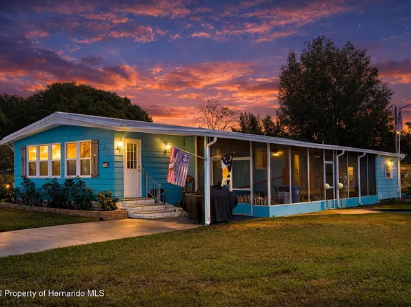 7504 Country Club Dr, Brooksville, FL 34613