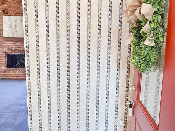 3rd image of 429 Avon Rd