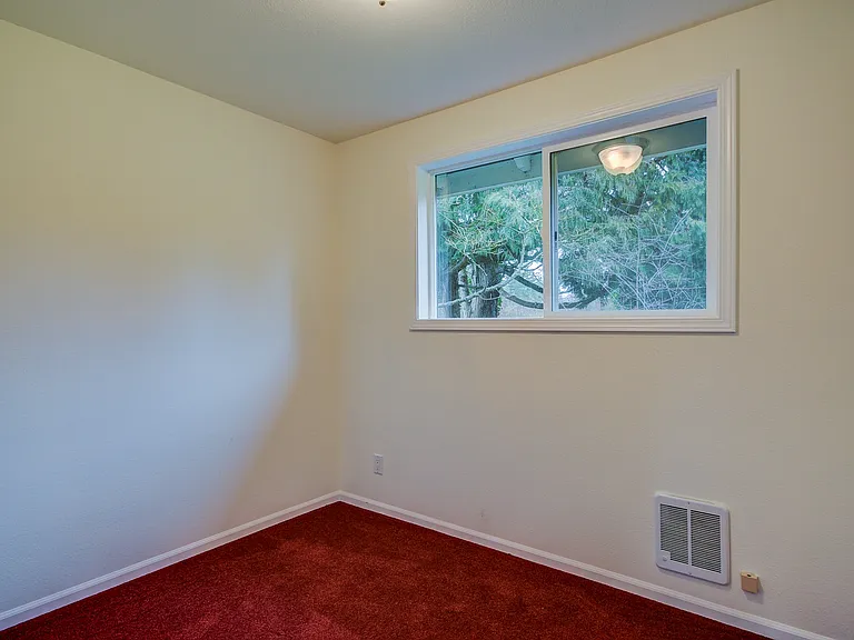 90 Vine St — Photo 14
