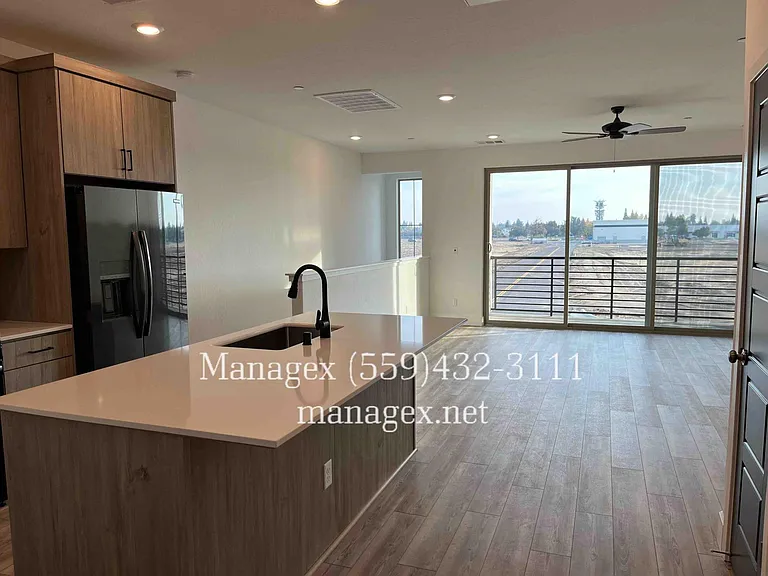 498 W Mahogany Ln — Photo 3