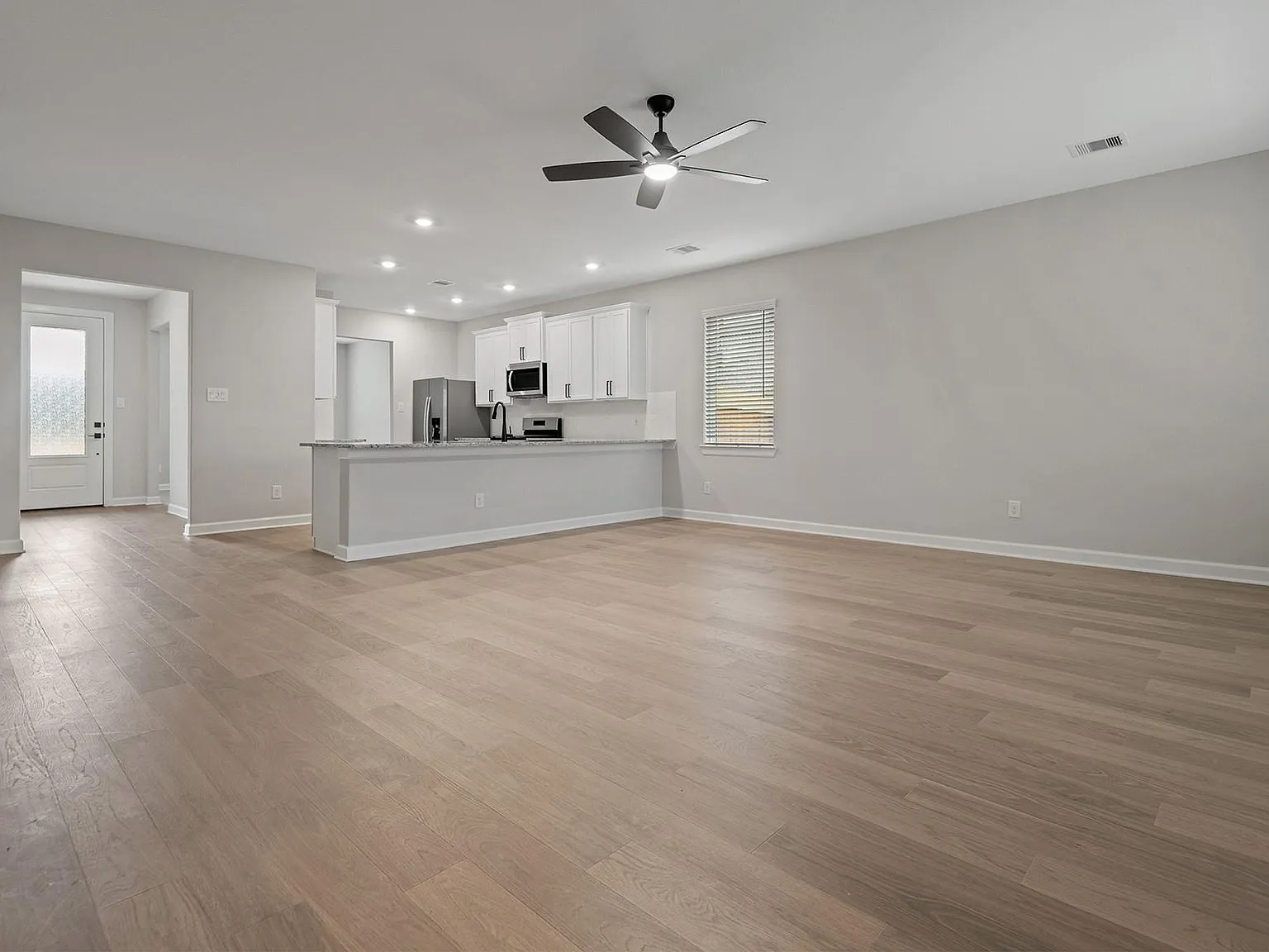 3 bed, 2.0 bath, 1847 sqft, $2,950 — Photo 4