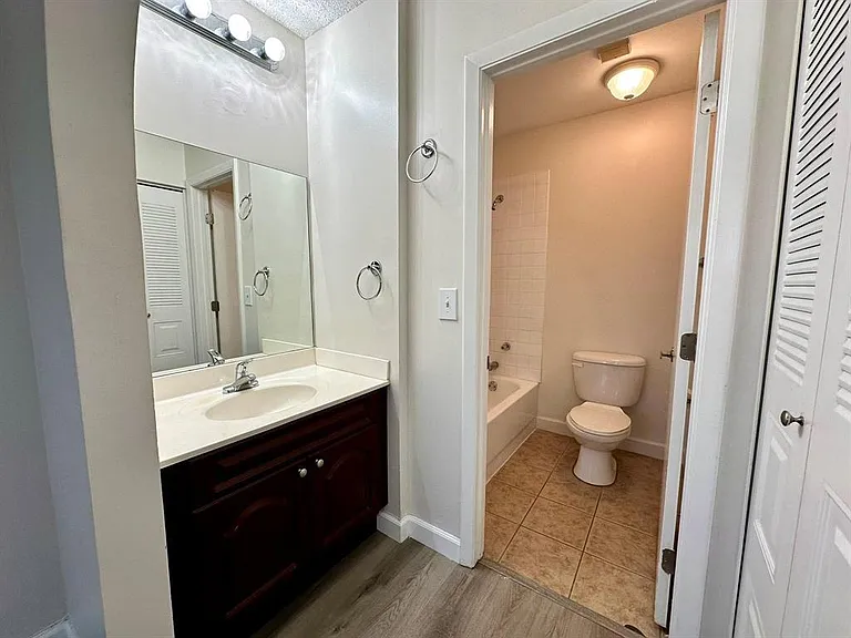 5641 Riverside Dr #306B1 — Photo 13