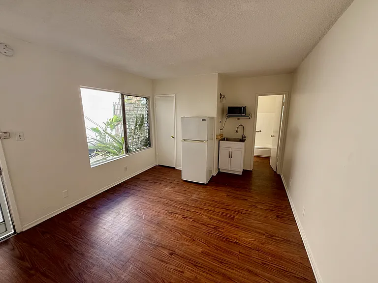 11111 Venice Blvd #4 — Photo 1