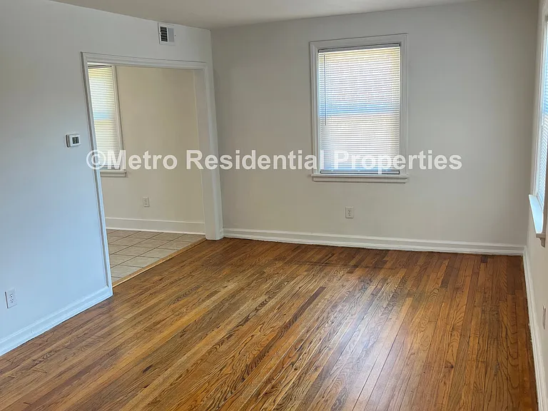 1014 Nelson St — Photo 4