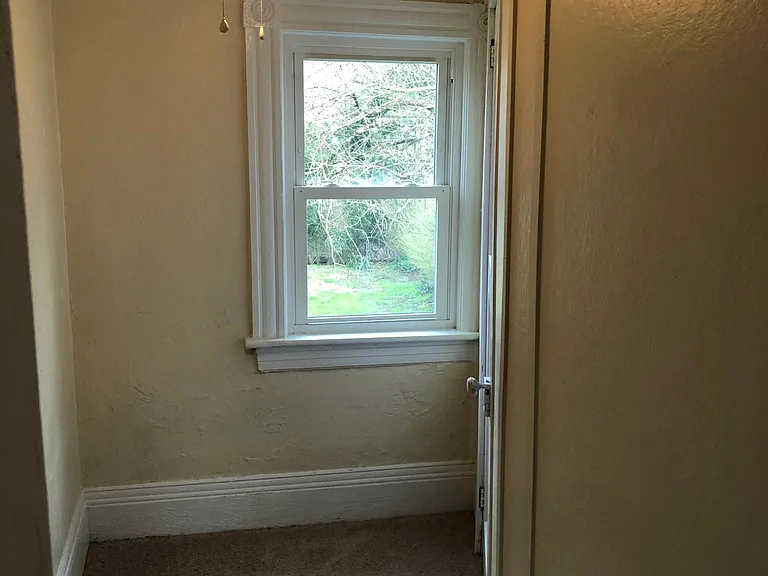 Small bonus area/closet