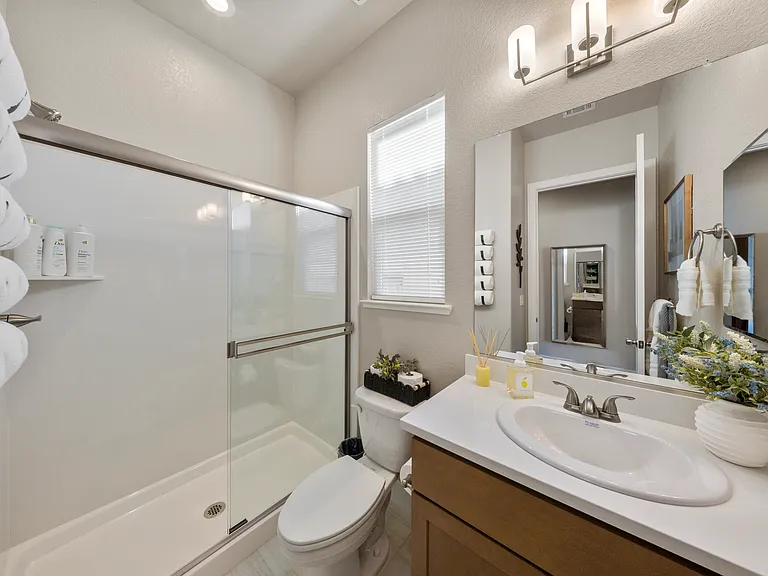 2522 Amur Ave — Photo 15
