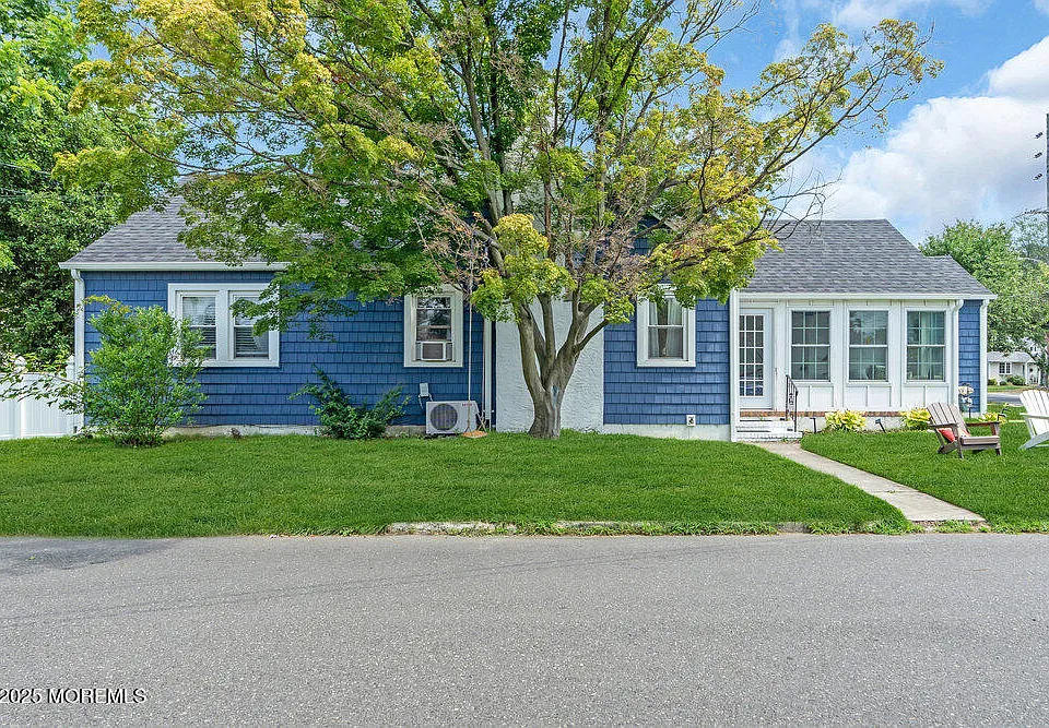 99 River Ct