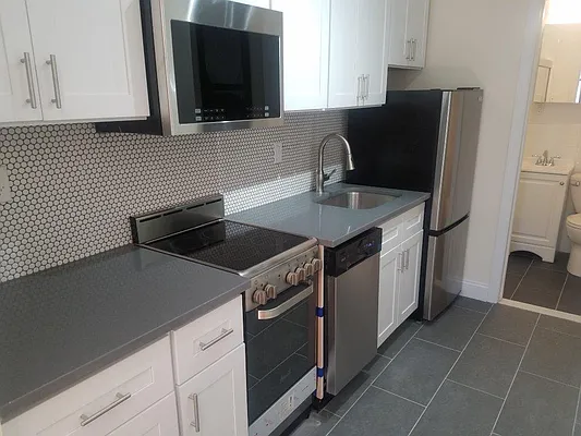 Rented by Chartwell Manhattan Realty | media 8