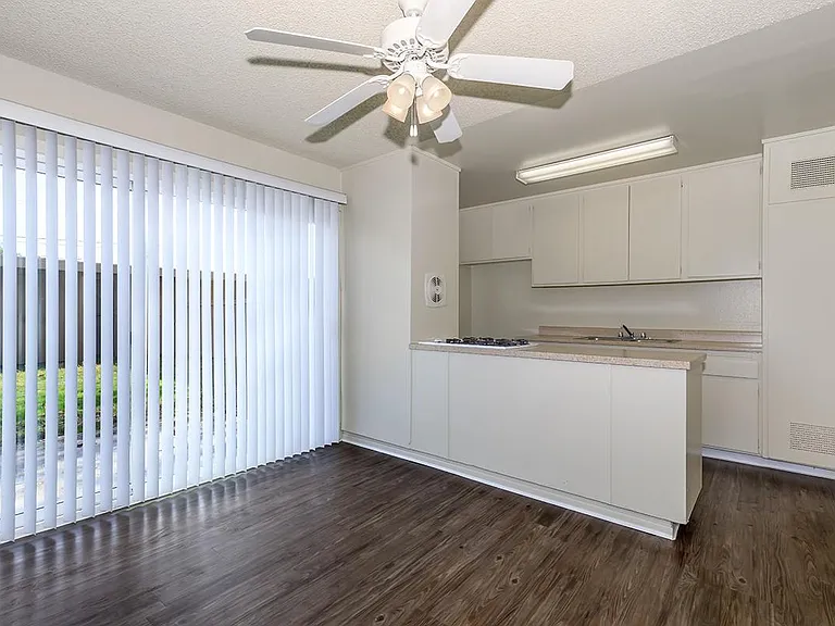 Sea Breeze Rental Townhomes — Photo 17