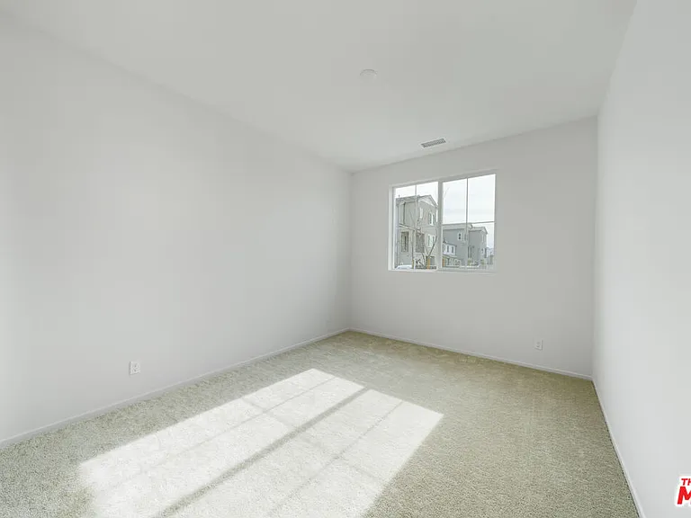 16151 Linden Ln #16151 — Photo 1