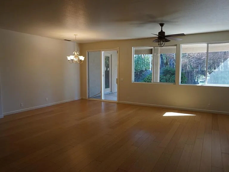 3526 San Francisco St — Photo 3