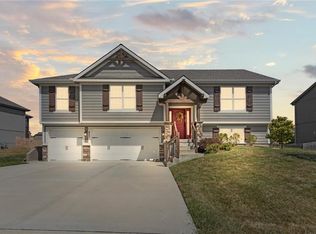 407 Chisam Rd, Kearney, MO 64060