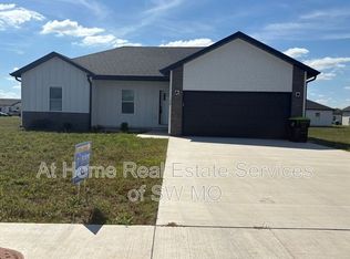 176 W Oaklawn St, Rogersville, MO 65742