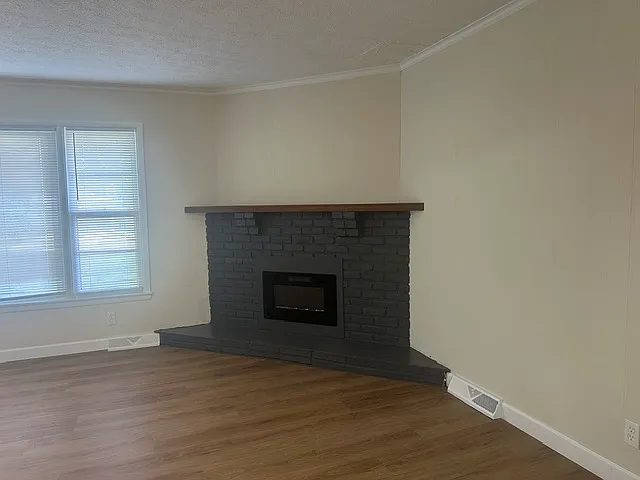 2310 S Kings Ave — Photo 4