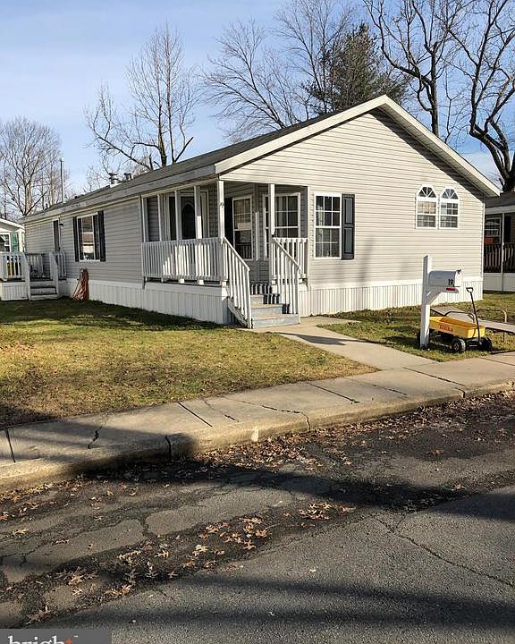 2nd image of 19 Sterling Ct