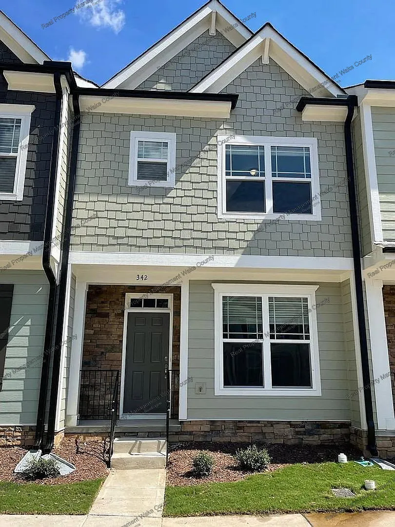3 bed, 3.5 bath, 1850 sqft, $2,050 — Photo 1