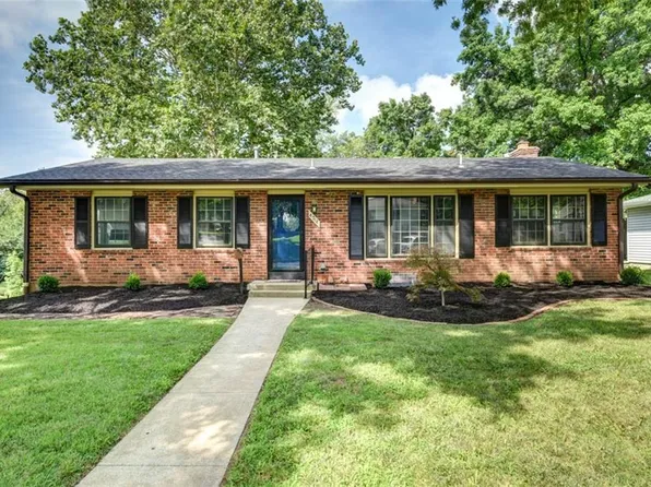 4714 NE Chouteau Dr, Kansas City, MO 64117