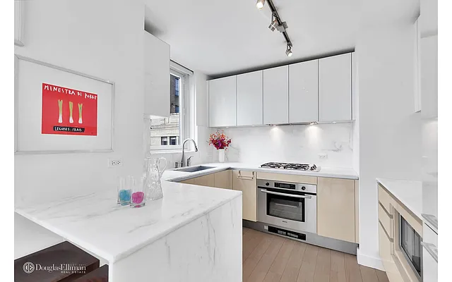 Rented by Douglas Elliman | media 17