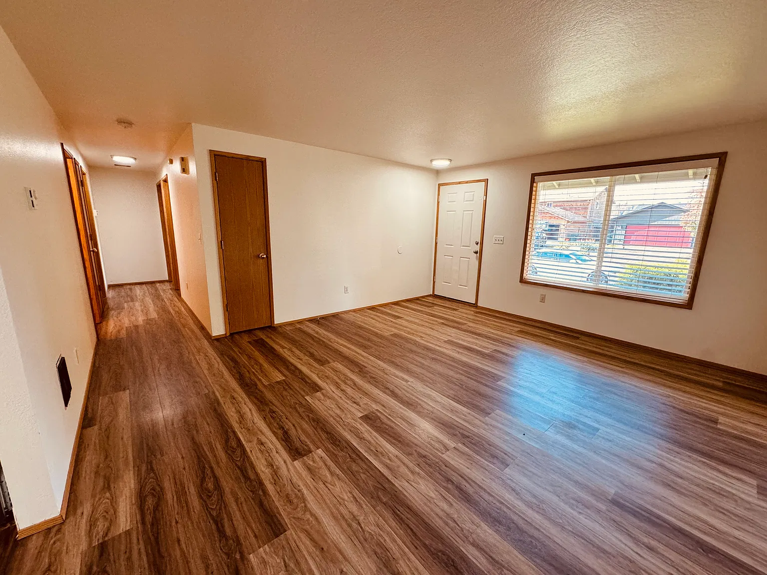 3 bed, 1080 sqft, $2,295 — Photo 3