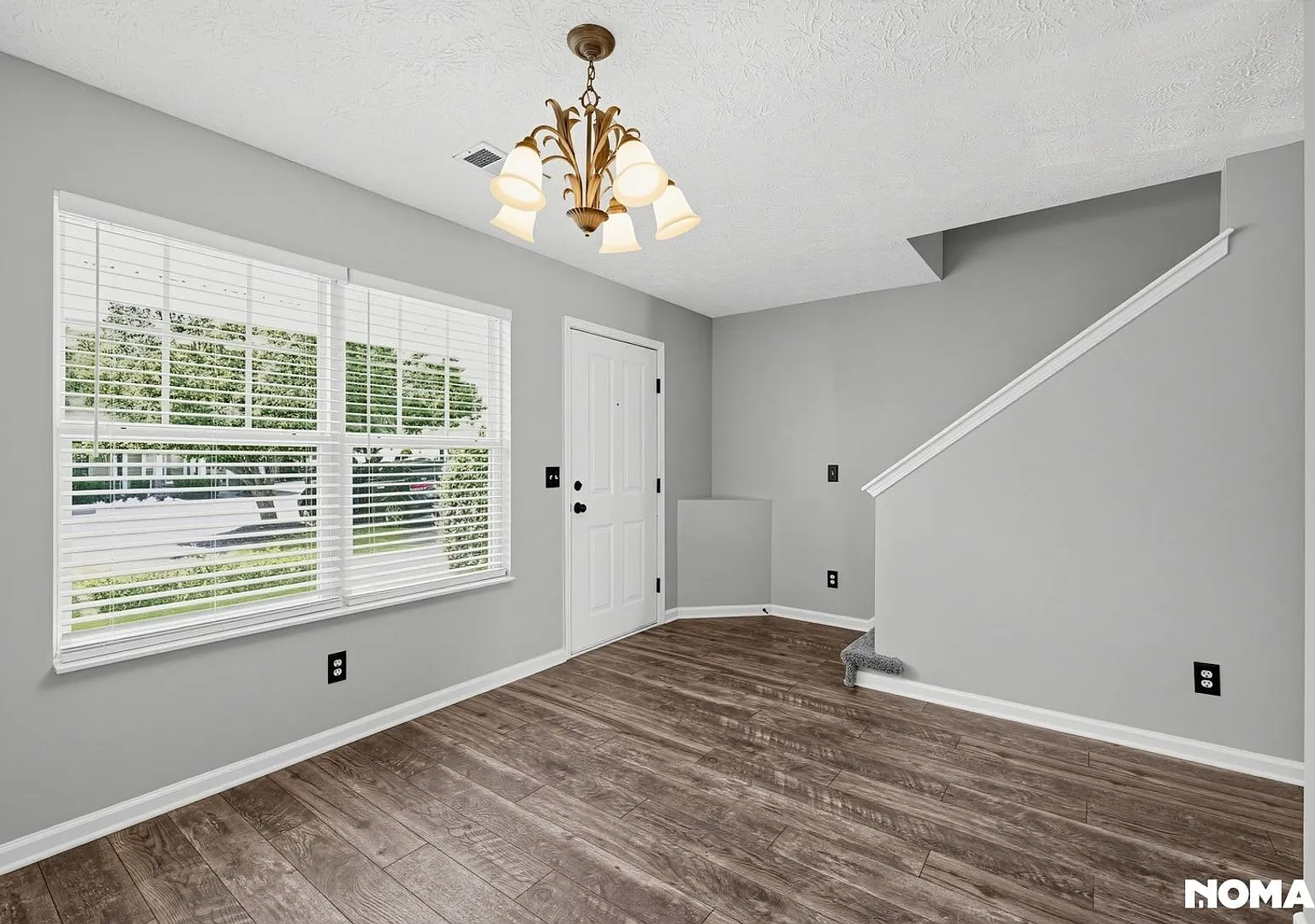 Charming 2BR 2.5BA Townhome in Nashville — Photo 4