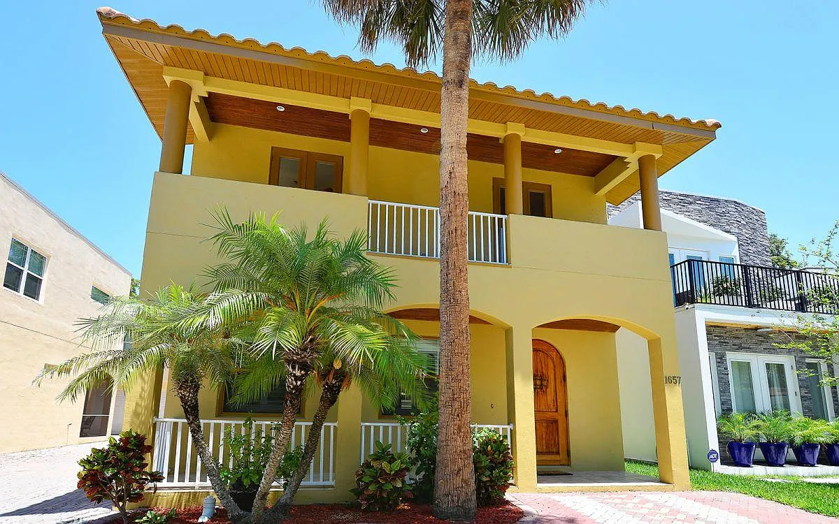3 bed, 2.5 bath, 2308 sqft, $4,650 — Photo 2