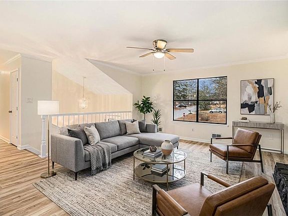 4th image of 8443 Park Ridge Ln