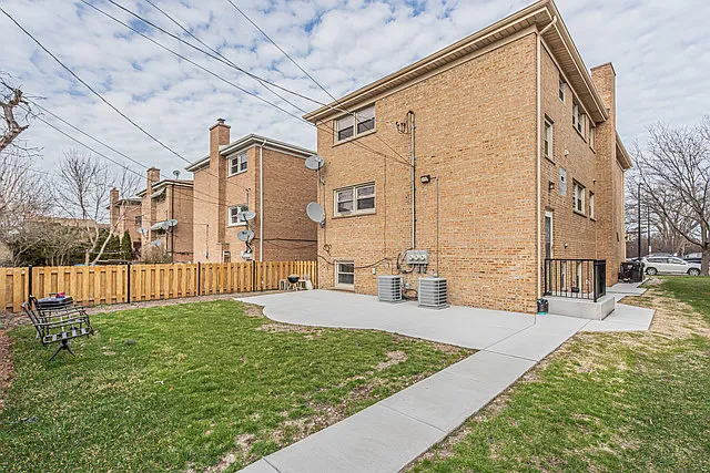 6420 N Spaulding Ave — Photo 2