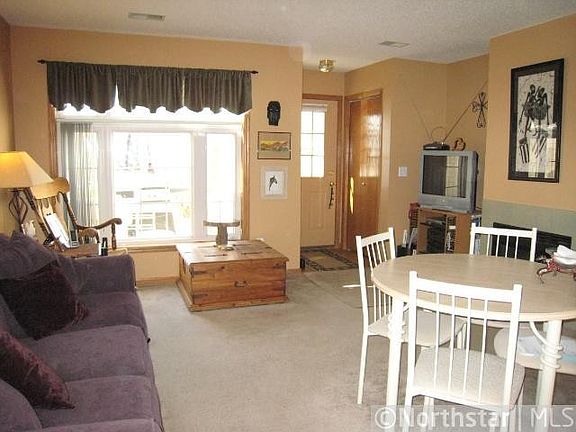 3rd image of 454 Aqua Cir