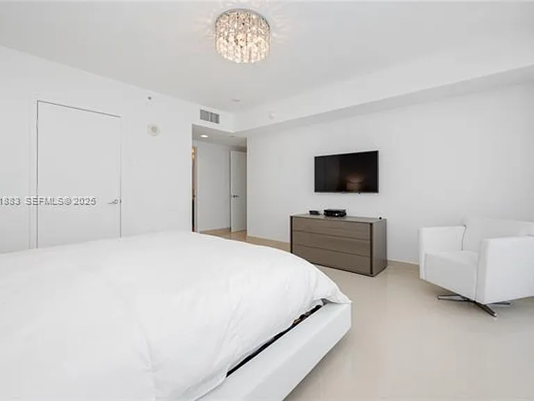 5875 Collins Avenue Cu #1202 — Photo 33