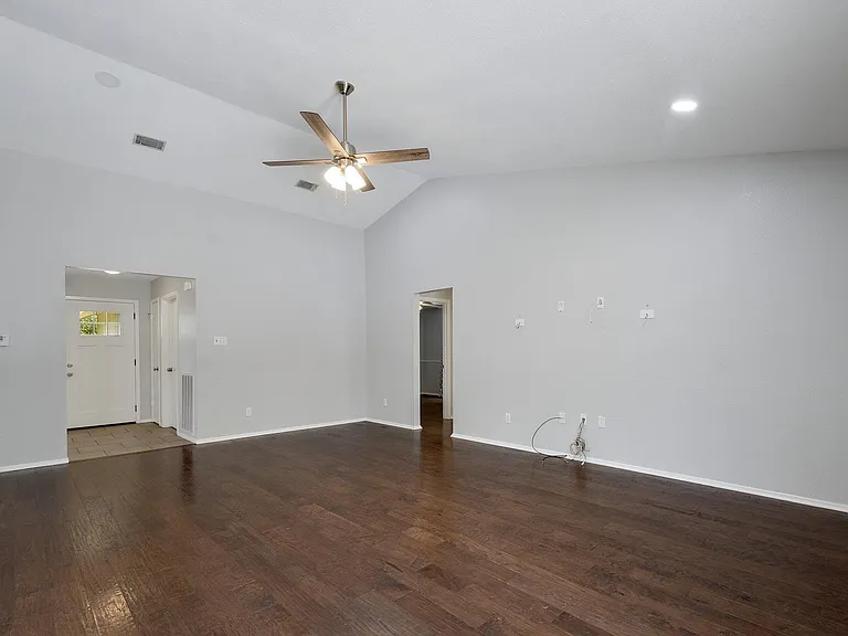 6307 Smith Oak Trl — Photo 9