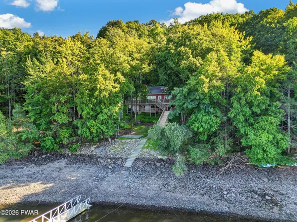 21 Summit Cir, Lakeville, PA 18438