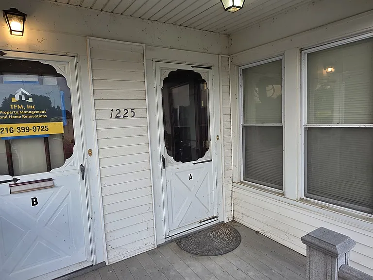 1225 W Osborne St — Photo 3