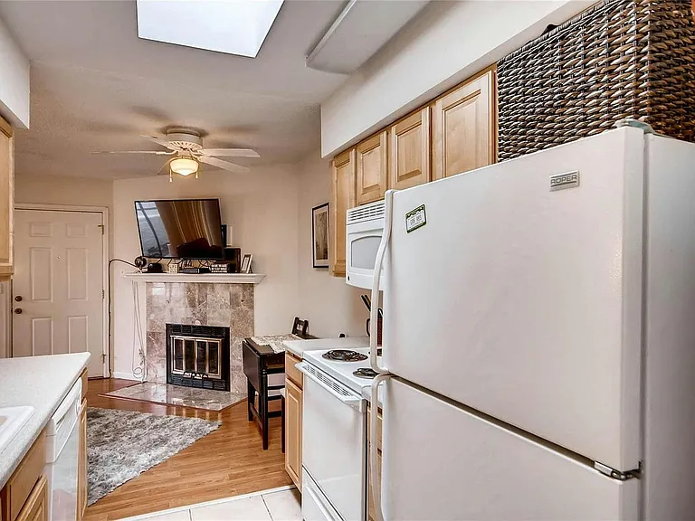 1825 Kendall St #312 — Photo 11