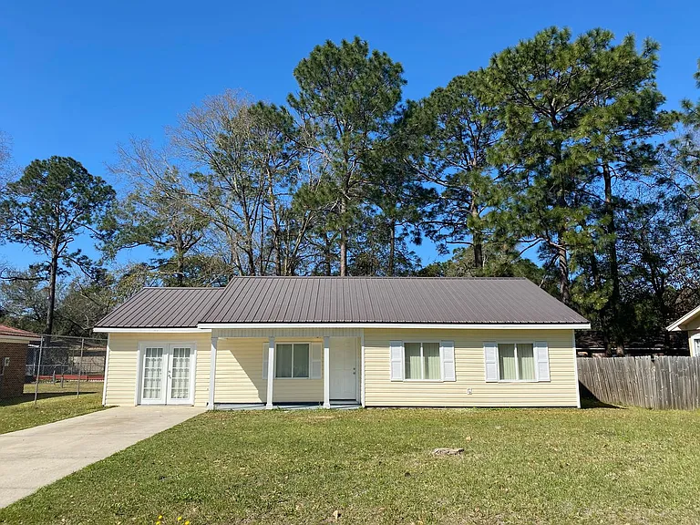 239 Pointe South Dr — Photo 2