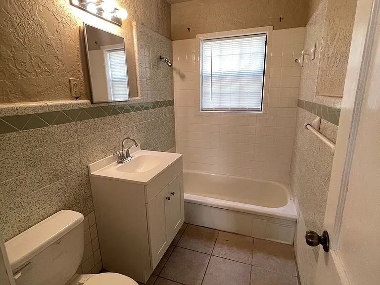 1107 NW Bell Ave #2 — Photo 2