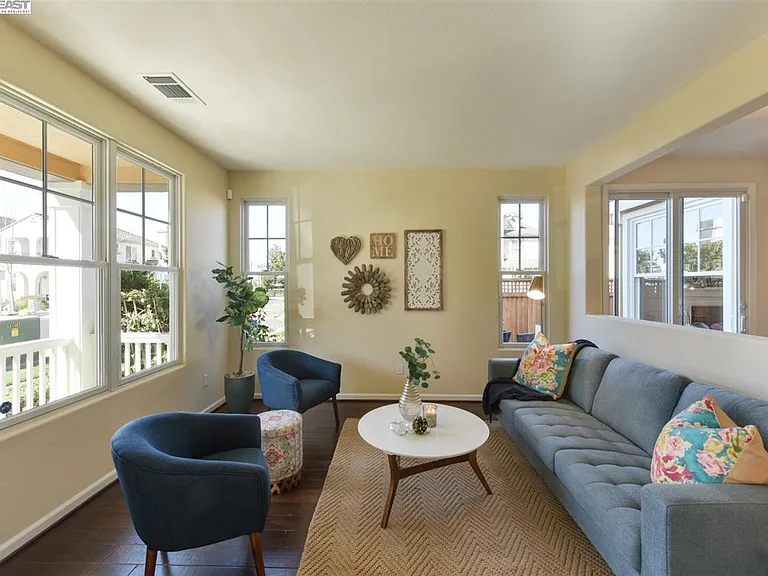 211 Kingfisher Ave — Photo 4
