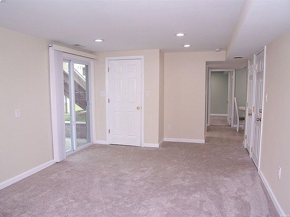 3rd image of 96 Holiday Park Dr